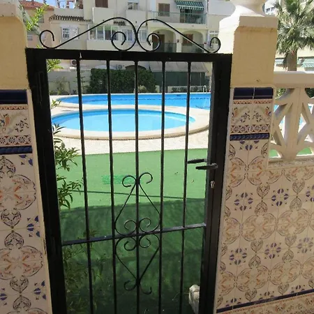 Hébergement de vacances Duplex 46 Persons, Terrace, Swimming Pool And Bbq Torrevieja