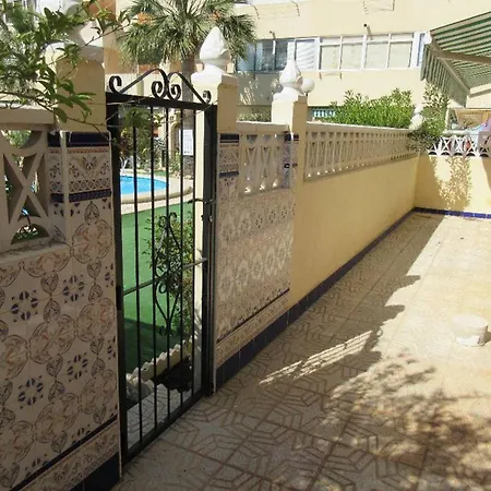 Duplex 46 Persons, Terrace, Swimming Pool And Bbq Hébergement de vacances Torrevieja